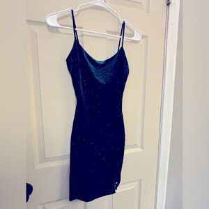 Very sparkly, Emerald green. Worn once for photos. New condition